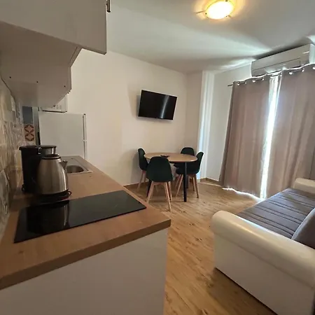 Jelena 3 Biograd Na Moru